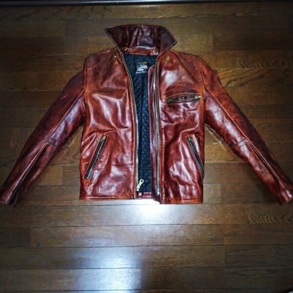 革ジャン。試着で、手をとおしましたが、それ以後きてません。 モヒカン小川さんの”革ジャン体操”をやってみた！ - スケオの